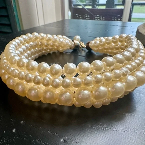 VINTAGE, 7 STRAND, FAUX PEARL CHOKER. SOME STRANDS HAVE SEPARATED. - Picture 6 of 8